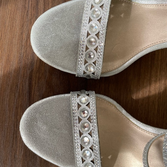 Pelle Moda strappy high heel- Size 8.5 - Picture 4 of 8